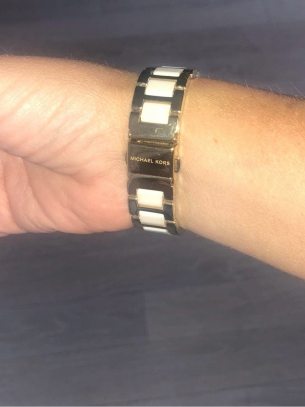 Michael Kors Gold Tone Watch with White Dial and Ceramic Links - Picture 5 of 6